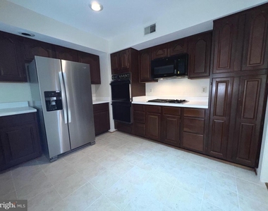 2104 Patty Lane - Photo Thumbnail 7