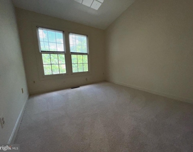 2104 Patty Lane - Photo Thumbnail 13