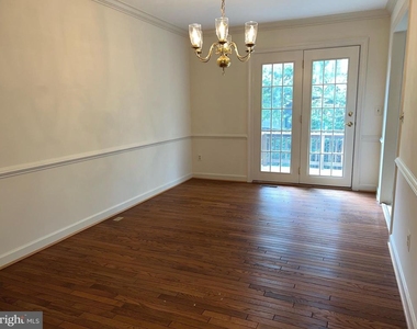 2104 Patty Lane - Photo Thumbnail 4