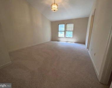 2104 Patty Lane - Photo Thumbnail 9