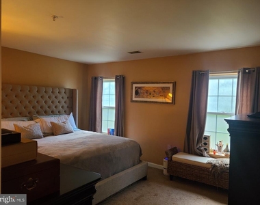 6602 Lake Park Drive - Photo Thumbnail 2