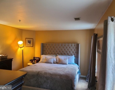6602 Lake Park Drive - Photo Thumbnail 1