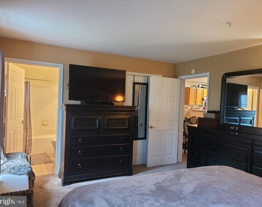 6602 Lake Park Drive - Photo Thumbnail 4