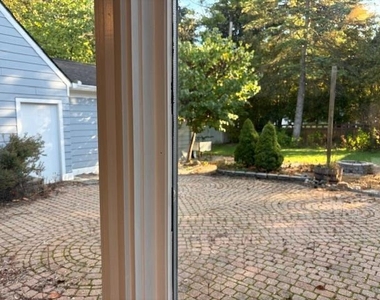 815 Hewett Drive - Photo Thumbnail 5
