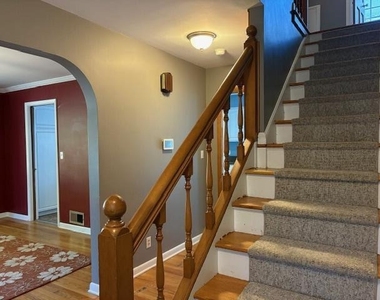 815 Hewett Drive - Photo Thumbnail 8