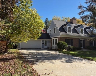 815 Hewett Drive - Photo Thumbnail 1