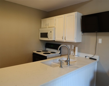 2210 Pearl St - Photo Thumbnail 6