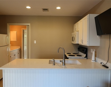 2210 Pearl St - Photo Thumbnail 5
