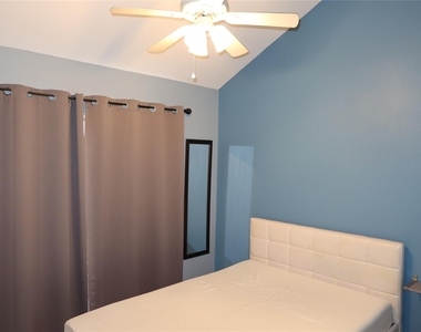 2210 Pearl St - Photo Thumbnail 11