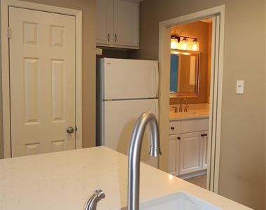 2210 Pearl St - Photo Thumbnail 8
