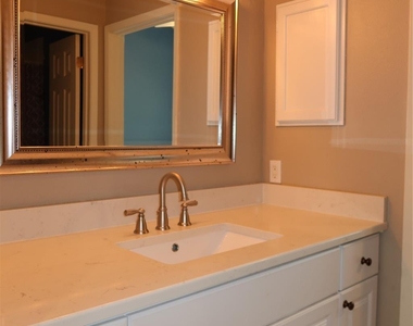 2210 Pearl St - Photo Thumbnail 9