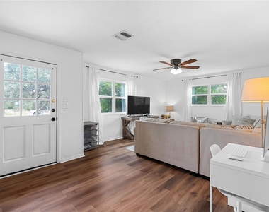 617 Johnson St - Photo Thumbnail 4