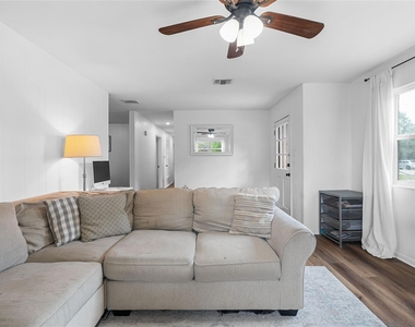 617 Johnson St - Photo Thumbnail 6