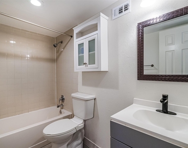 2106 Lamplight Village Cir - Photo Thumbnail 8