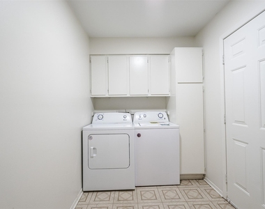 2106 Lamplight Village Cir - Photo Thumbnail 7