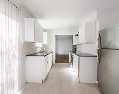 2106 Lamplight Village Cir - Photo Thumbnail 6