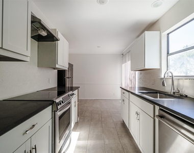 2106 Lamplight Village Cir - Photo Thumbnail 2