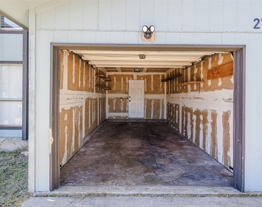2106 Lamplight Village Cir - Photo Thumbnail 14