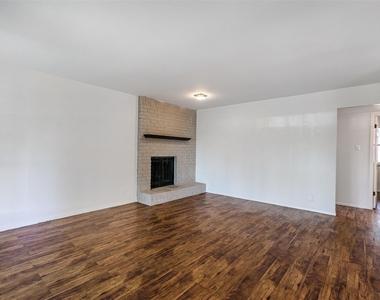 2106 Lamplight Village Cir - Photo Thumbnail 5