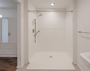 2106 Lamplight Village Cir - Photo Thumbnail 12