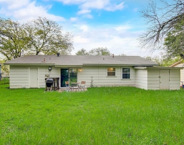 1208 S 19th St - Photo Thumbnail 18