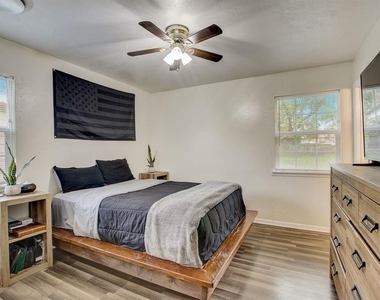 1208 S 19th St - Photo Thumbnail 11