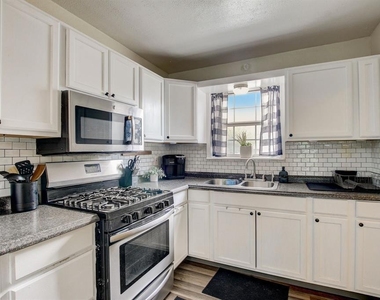 1208 S 19th St - Photo Thumbnail 6