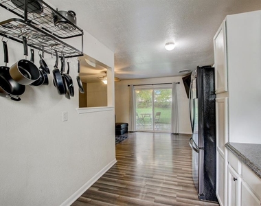 1208 S 19th St - Photo Thumbnail 8