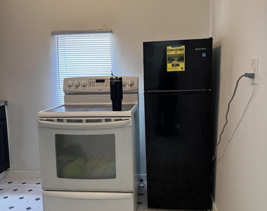 946 Spearing Street - Photo Thumbnail 6