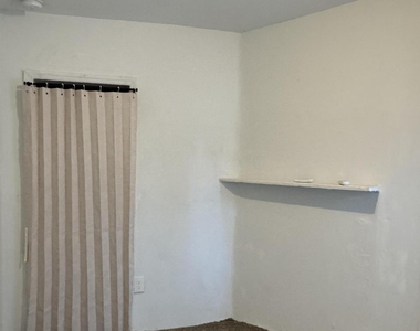 946 Spearing Street - Photo Thumbnail 10
