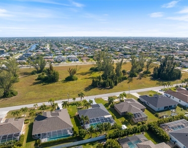 4516 Sw 21st Place - Photo Thumbnail 3