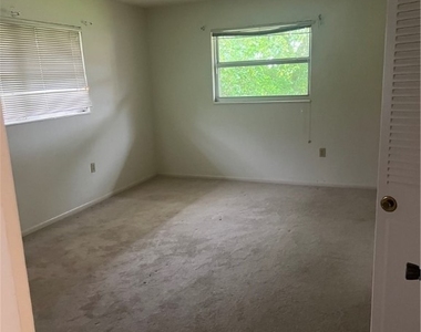 198 Joel Boulevard - Photo Thumbnail 1