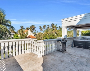 271 Broad Avenue S - Photo Thumbnail 11