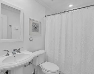 271 Broad Avenue S - Photo Thumbnail 7