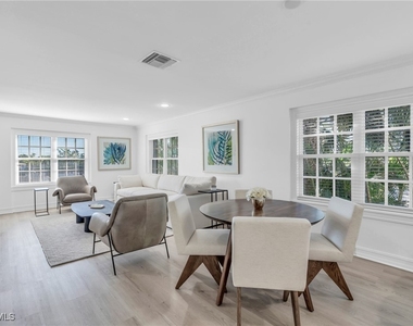 271 Broad Avenue S - Photo Thumbnail 3