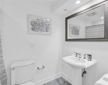 271 Broad Avenue S - Photo Thumbnail 9