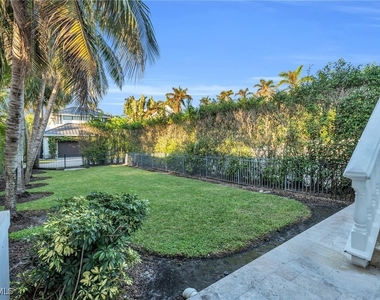 271 Broad Avenue S - Photo Thumbnail 14