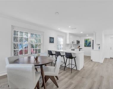 271 Broad Avenue S - Photo Thumbnail 4