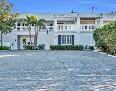 271 Broad Avenue S - Photo Thumbnail 15