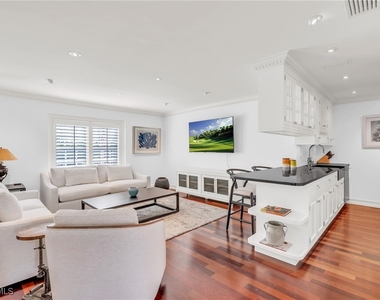 271 Broad Avenue S - Photo Thumbnail 1