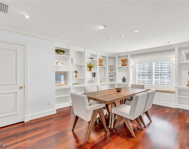 271 Broad Avenue S - Photo Thumbnail 3