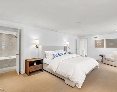 271 Broad Avenue S - Photo Thumbnail 6