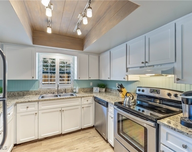 564 109th Avenue N - Photo Thumbnail 12