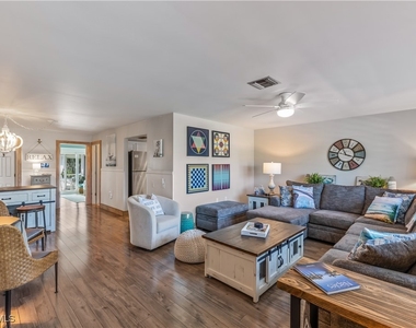 564 109th Avenue N - Photo Thumbnail 7