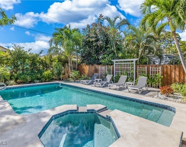 564 109th Avenue N - Photo Thumbnail 4