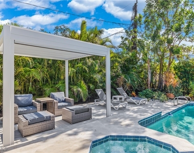 564 109th Avenue N - Photo Thumbnail 5