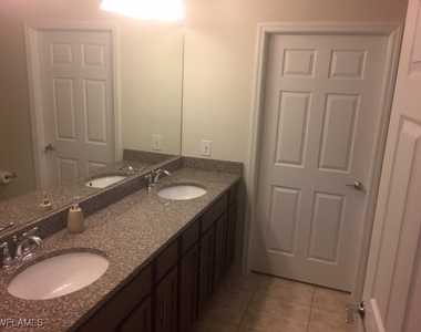 5728 Mayflower Way - Photo Thumbnail 11