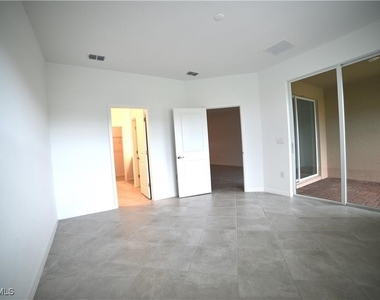 2665 Vine Avenue - Photo Thumbnail 6