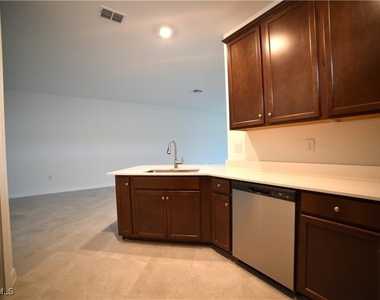 2665 Vine Avenue - Photo Thumbnail 2
