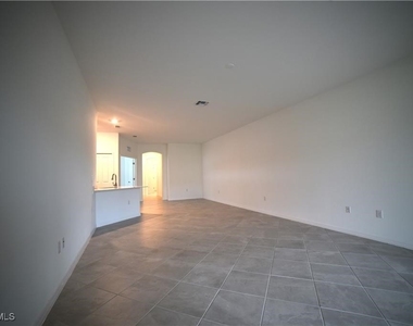 2665 Vine Avenue - Photo Thumbnail 3